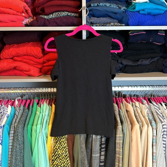 Loft black short sleeve cold shoulder top size XS - Picture 3 of 3